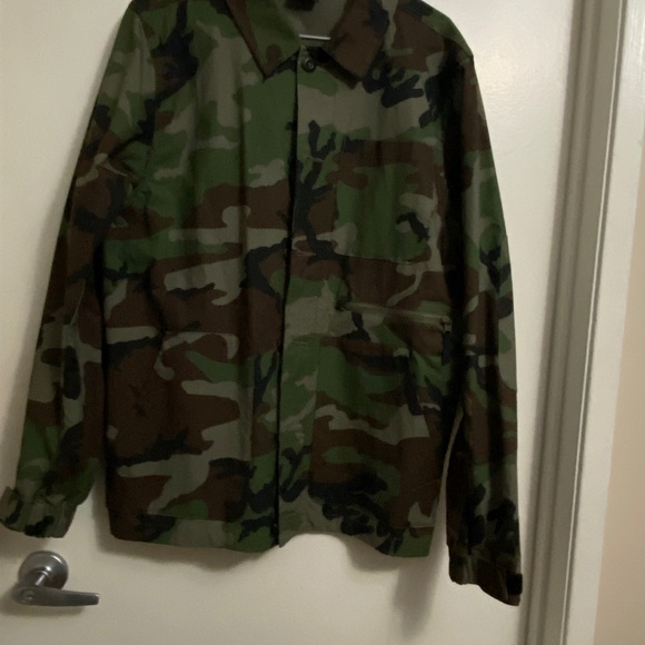 Wallace and Barnes from J.Crew camouflage jacket bomber style size large - Picture 2 of 2